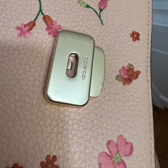 Coach Pink Floral Crossbody Bag

❤️❤️PRICE DROP FOR THE NEXT 2 hours❤️❤️ - Picture 12 of 16